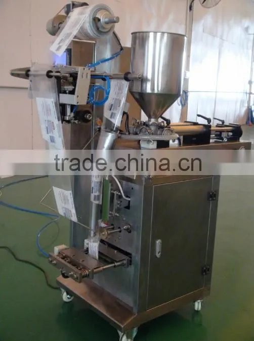 Automatic liquid drug packing machine for bag