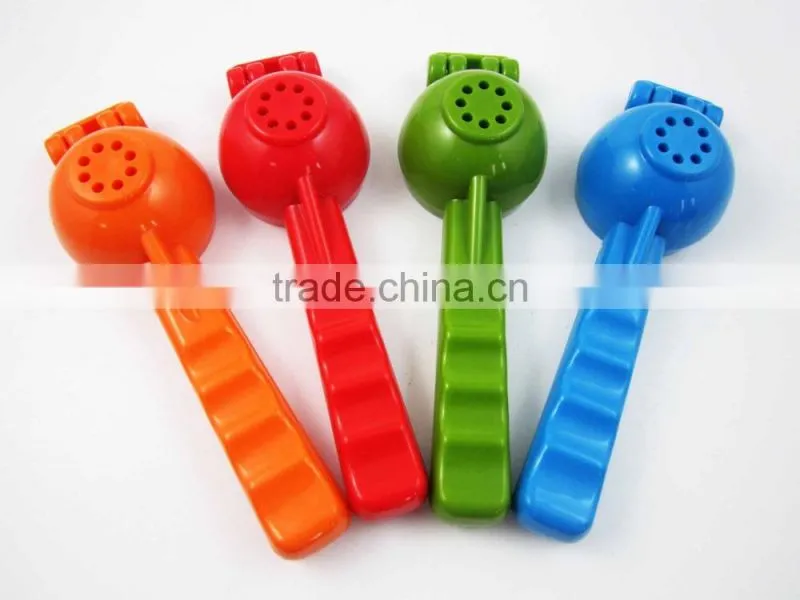 Good Use Plastic Lemon Squeezer