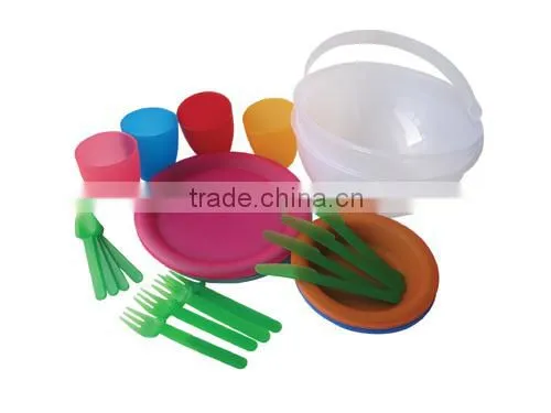 1 full set of 17pcs plastic picnic plate set with table made of pp