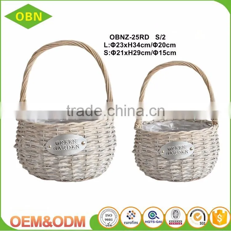 Plastic liner garden wicker flower basket with hanging handle