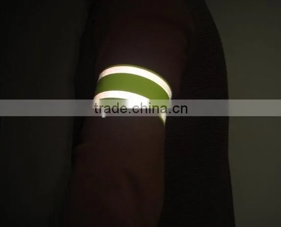 high visibility adjustable elastic reflective armband for running walking jogging traffic safety