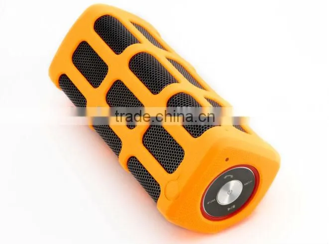 2014 power bank waterproof mini bluetooth speaker with subwoofer