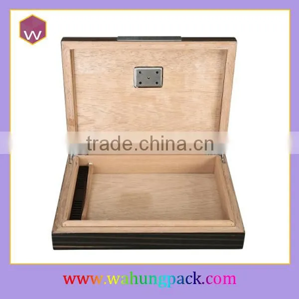 Lacquered cigar boxes cases wood design with inner cigar tray