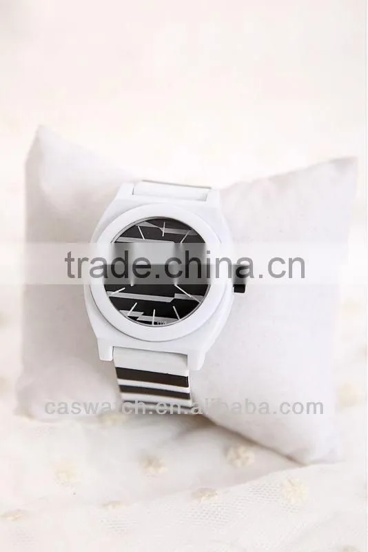 Fashion Black and White Stripes Sport Watch