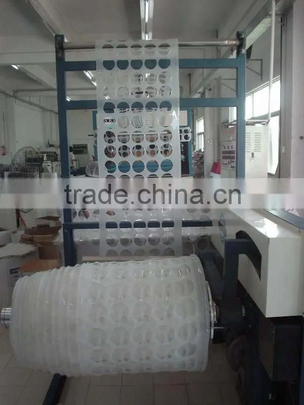 Themoforming machine for plastic cups/containers