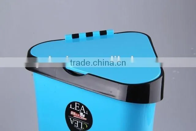 Rubbish Bin Household Garbage Can With Cover/Triangular Plastic Trash Can