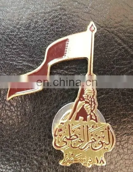 Free sample customized metal Qatar flag fighting badge with gift box