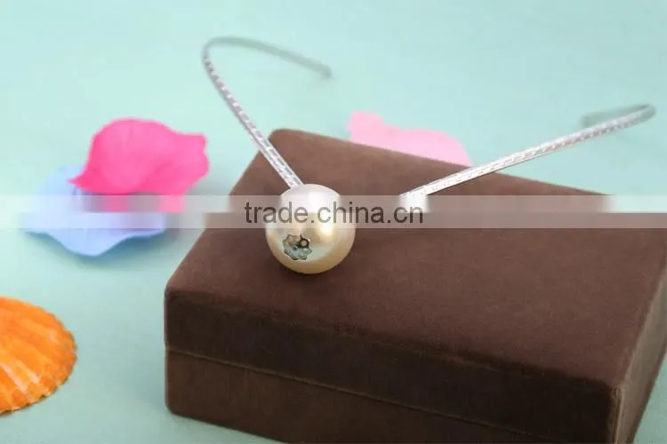 Latest beautiful wholesale silver chain big pearl classical style elegant necklace