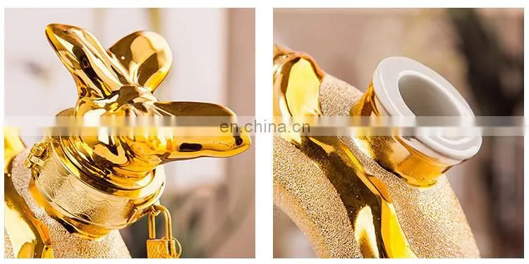 Wedding Celebration Gift Ornaments Gilded Loving Heart Shape 2500ml Empty Ceramic Wine Bottle