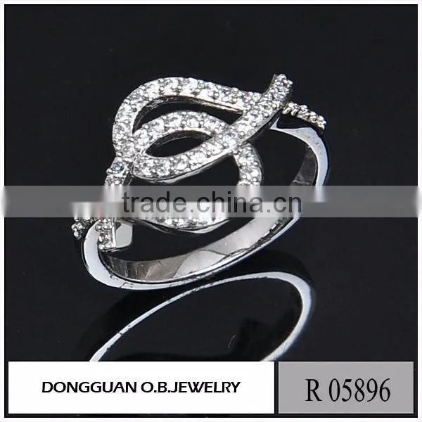 Handmade ladies ring jewelry display low price imitation white gold ring