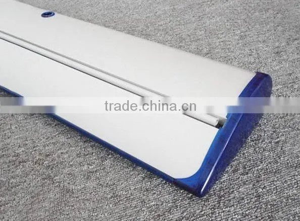 Rolling banner stand
