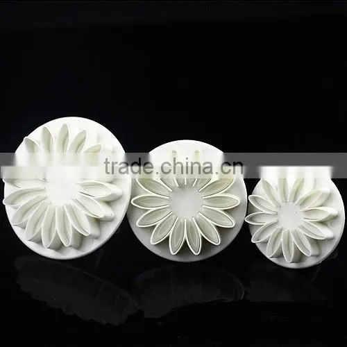 68 piece Fondant Cakes Baking Embossing Decorating Plunger Tools Set
