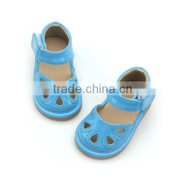 Wholesale squeaky baby walkers shoes sandal for girls children