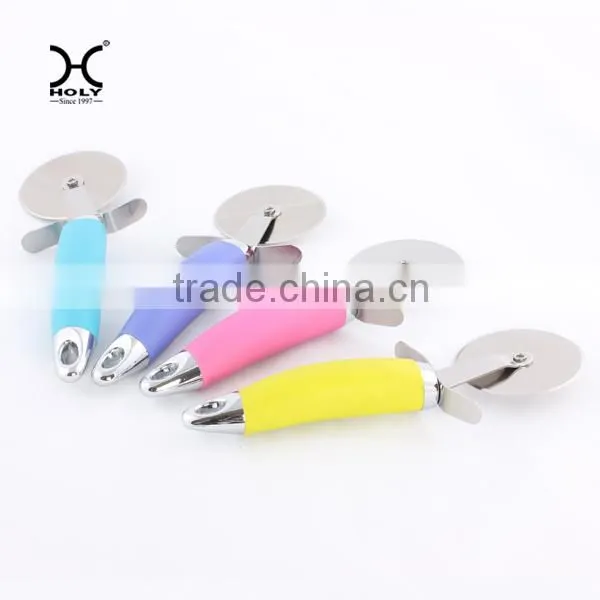 Pizza cutter with pink handle