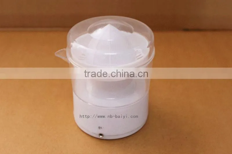 Battery operated citrus juicer