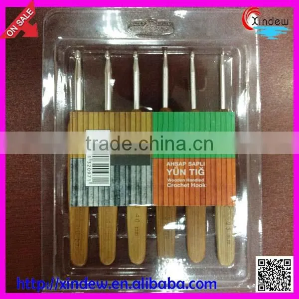 Plastic handle aluminum crochet hook