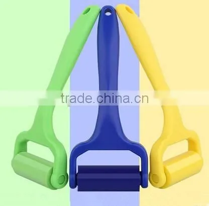 2016 Cheap easy cleaning tablet & mobile phone roller