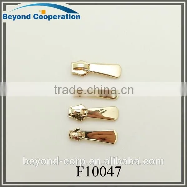 Zinc alloy zipper puller slider for plastic zipper