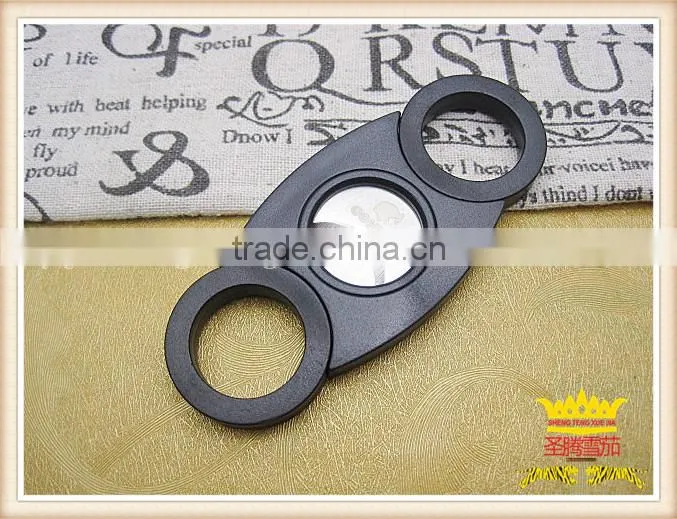 Plastic double blade cigar cutter with a 54 ring gauge