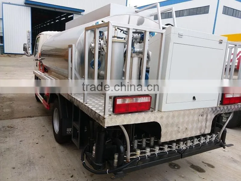 Best asphalt distributor truck bitumen distributor truck 4cbm bitumen spraying truck