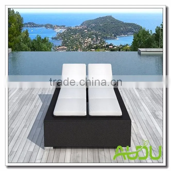 Chicago Patio Outdoor Rattan Lounger