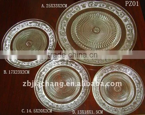 Round clear glass charger plate