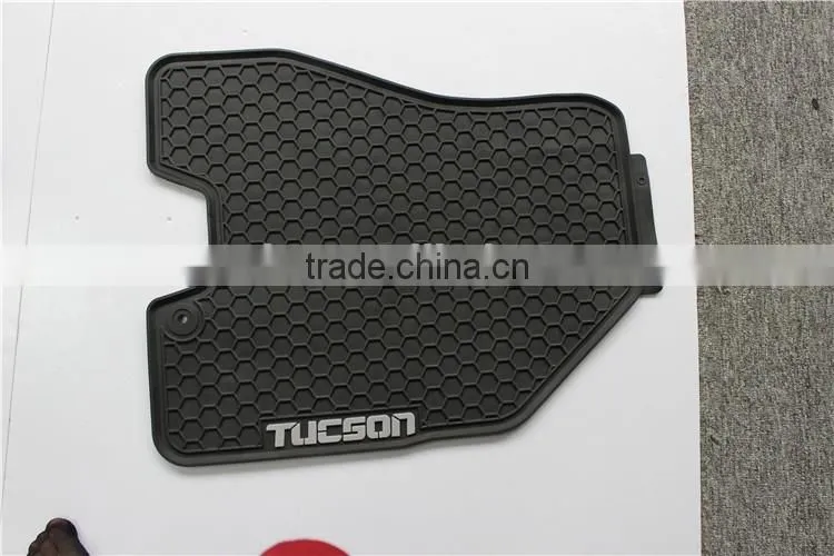 connected rear pieces with buttons for Hyundai Tucson custom car mat