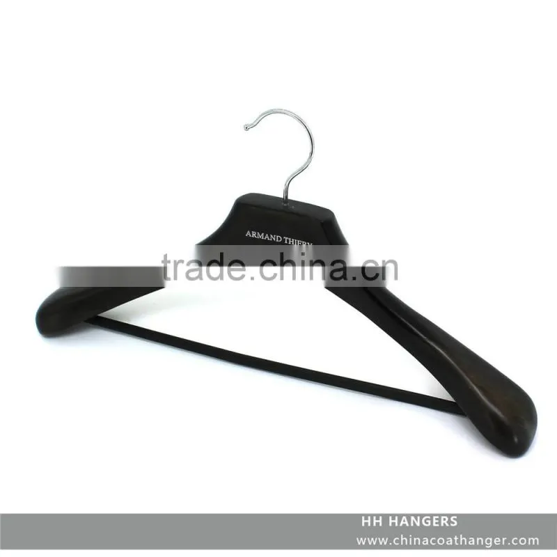 luxury wooden hanger manufacture all kinds of wholesale wooden clothes hanger,