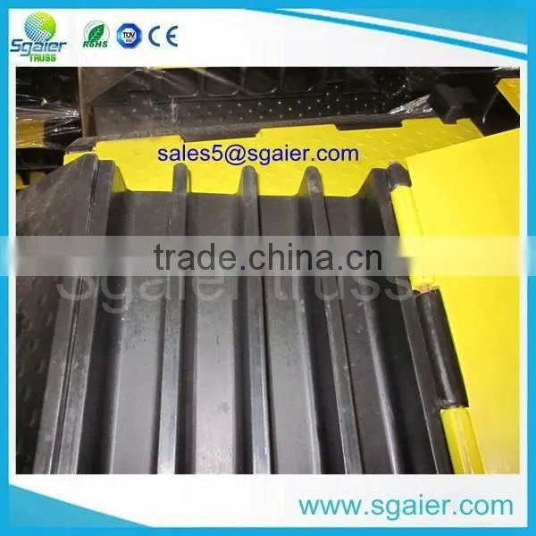 Outdoor Road Rubber Speed Humps for cabe on Sale