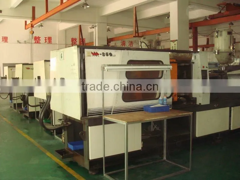 vertical injection molding machine