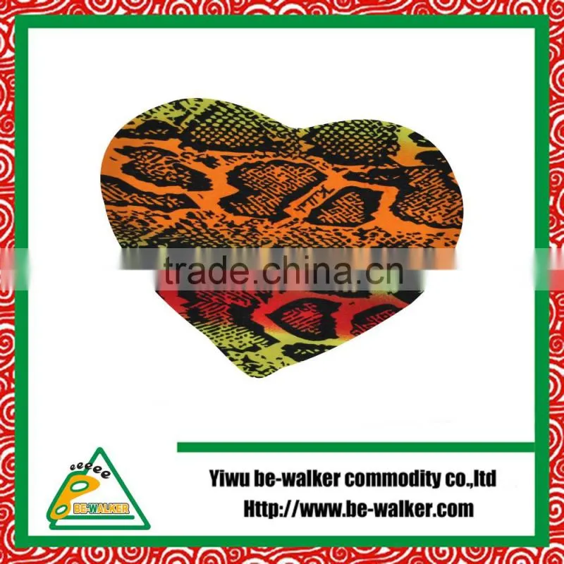 Plate Printing Heart Shape Decrative Filled Soft Pillow