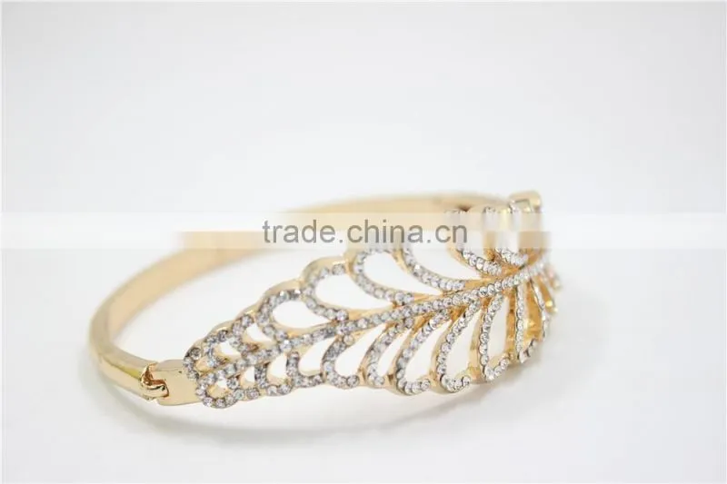 Gold Plated Fashion Design Feather Metal & White Diamond Open Cuff Bangle Bracelet For Women Gift For 2016New Intrend style
