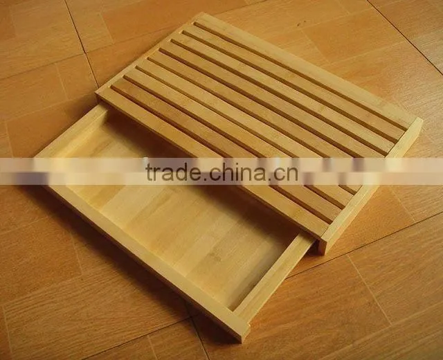 Bamboo bread cutting board (modern)