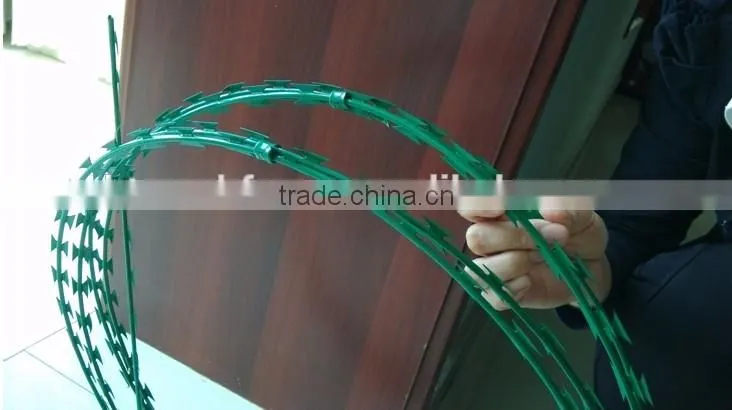 factory wholesale hot-dipped galvanized razor barbed wire mesh fence