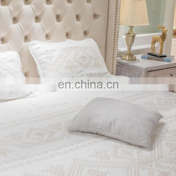Wholesale customized color printed embroidered luxury bedding set 100% cotton