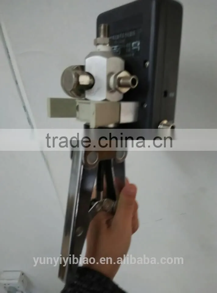 Medium and low pressure gauge calibration vacuum hand pump