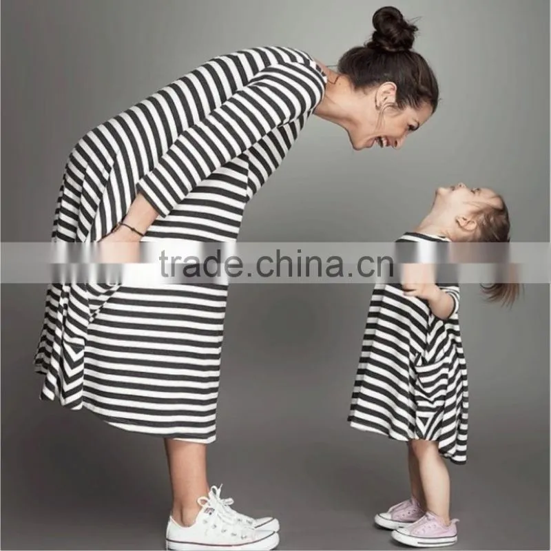 2017 On sale summer fashion outfits mother and daughters dresses matching family clothing sets