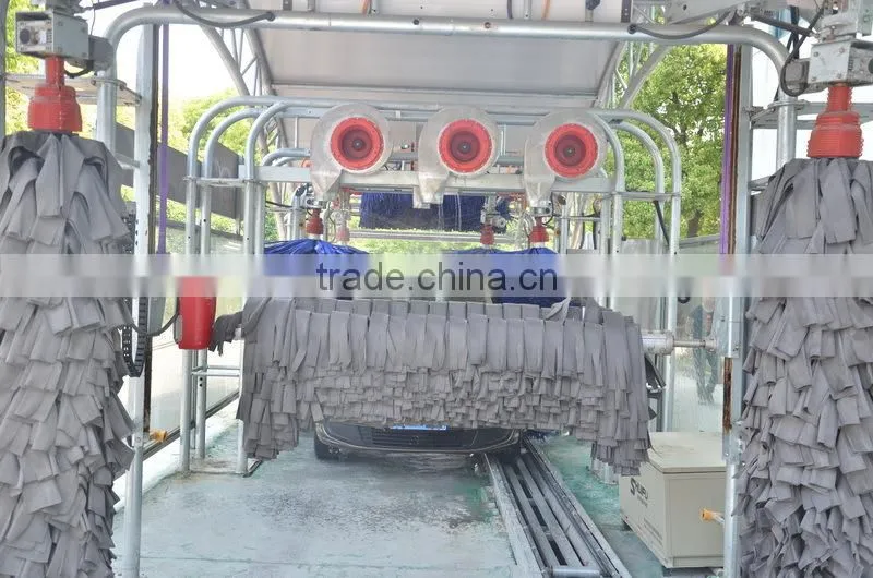 Soft touch car wash tunnel