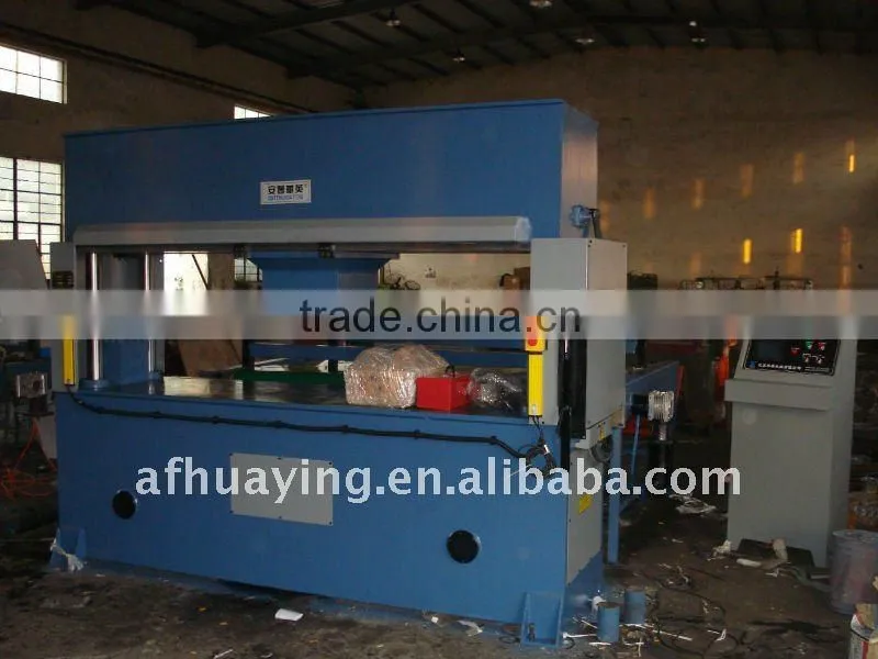 Semi-automatic travelling head rubber cutting machine