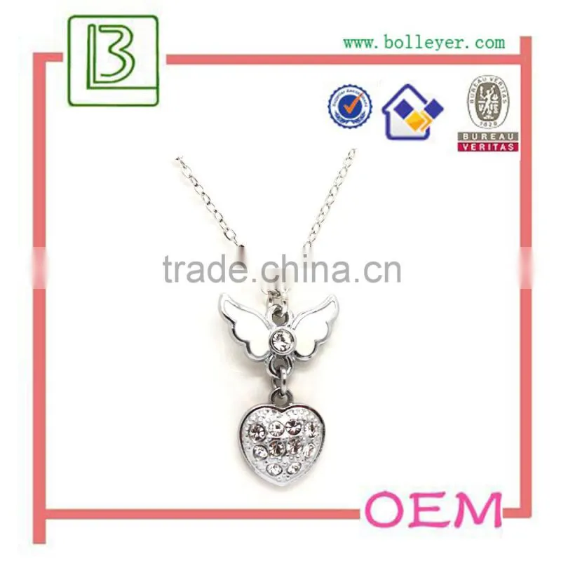 Cross Shaped Pendant Necklace With Diamond