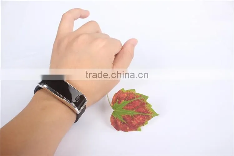 smart bracelet watch KQ-H03 anti-lost/remote camera/vibration alarm clock