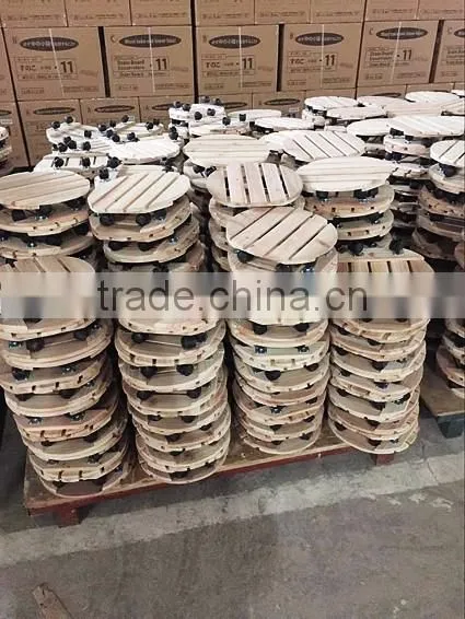 Wooden mat with wheels for your flower pot