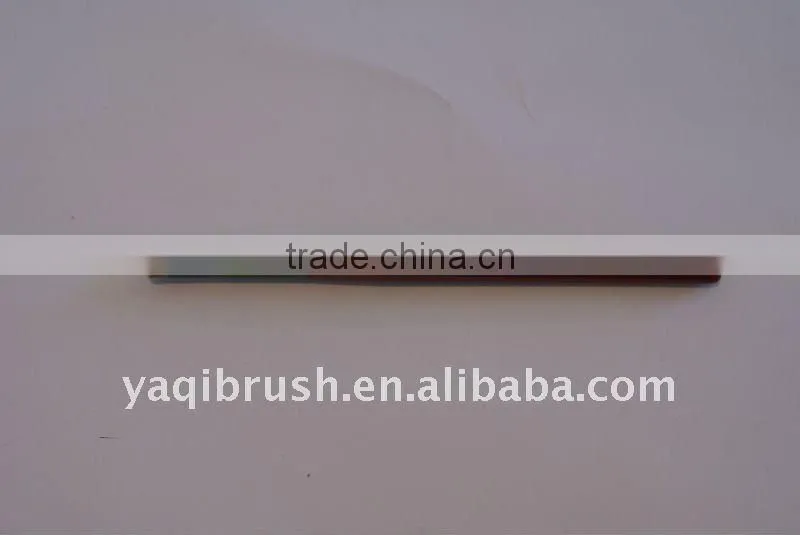 Thin eye shadow brush
