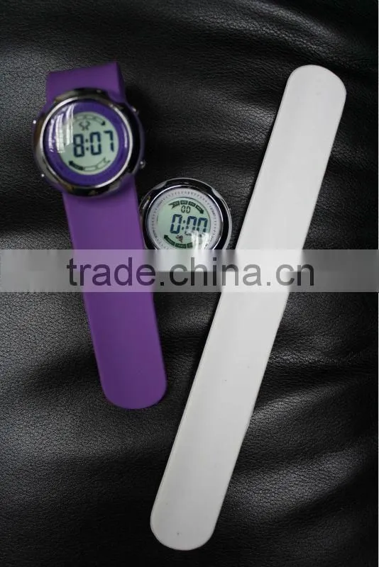 LP1180 Silicone strap LCD plastic Digital movement promotional Slap on watch