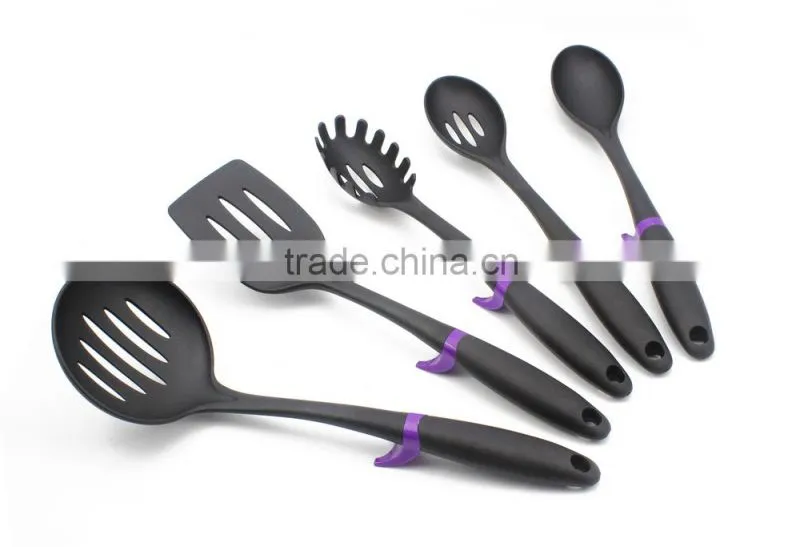 Guarantee Quality Names of Kitchen Utensil with Self Standing Handle