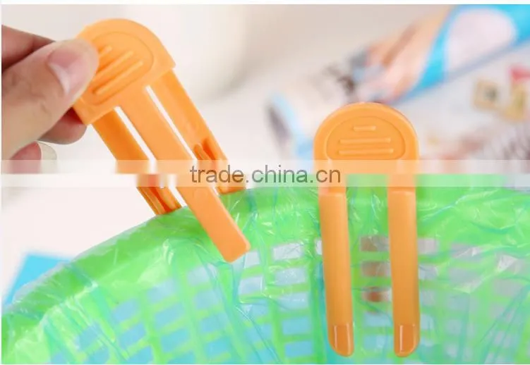 Plastic garbage bag non slip clip