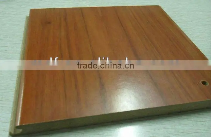 V-groove with silk surface laminate floor