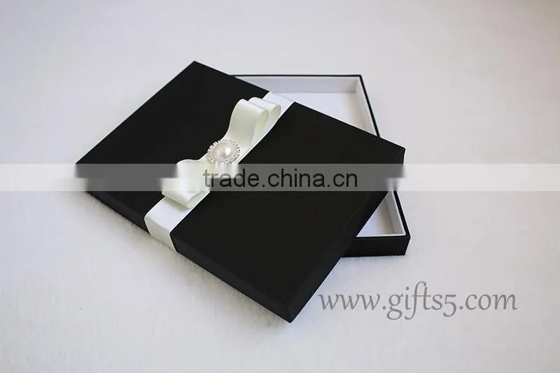 Customized paper wedding invitation box for packing