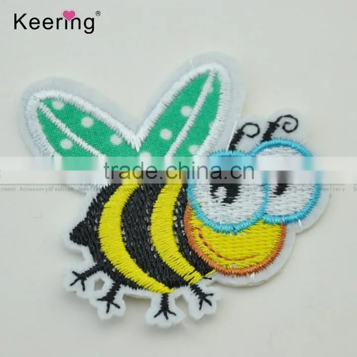 China cartoon bee personalized embroidery patch WEF-070