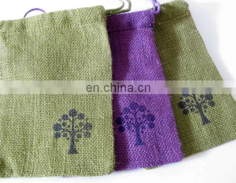 promotional jute wine drawstring bag with paper tag tied on the drawstring